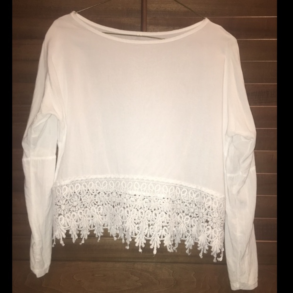 White 3/4 sleeve blouse with lace detailing